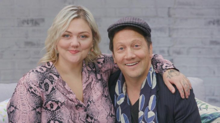 Elle King abrazado a su padre Rob Schneider 