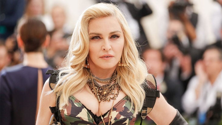 Madonna en la alfrombra roja de los Music Awards