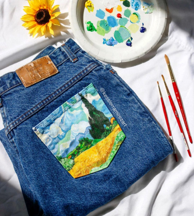 Jeans pintados con obras de arte por Kessler Ramirez; Campo de trigo con cipreses, Vincent Van Gogh