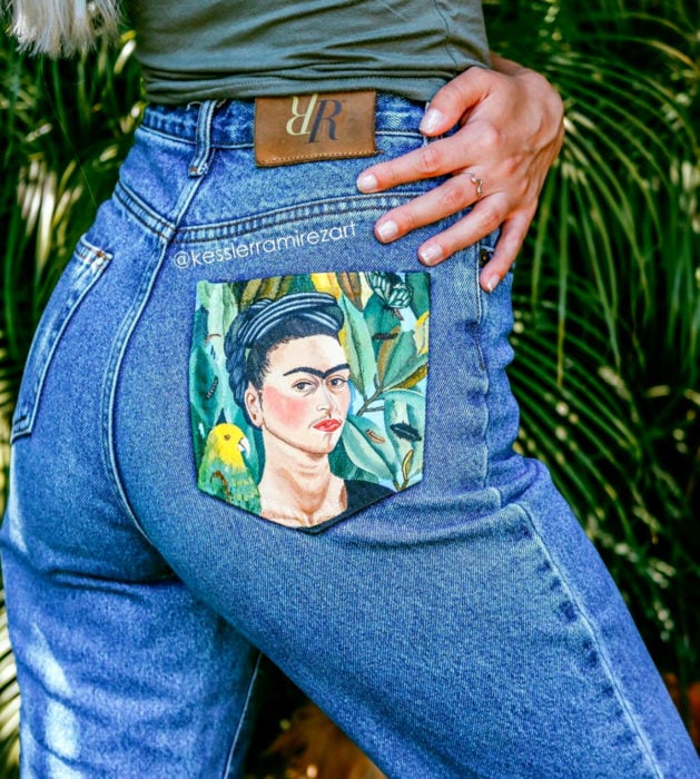 Jeans pintados con obras de arte por Kessler Ramirez; Autorretrato con Bonito, Frida Kahlo