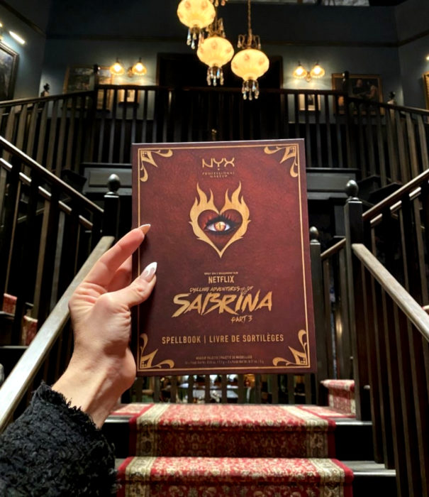 NYX saca una línea de maquillaje inspirada en El Mundo Oculto de Sabrina; paleta de sombras