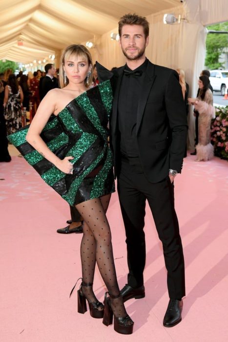 Miley Cyrus y Liam Hemsworth en la MET Gala 2019