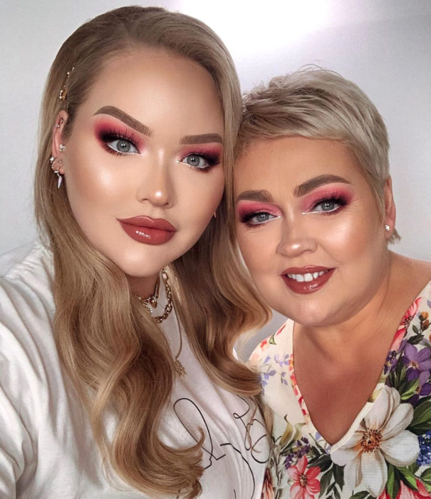 NikkieTutorials sale del clóset como una mujer transgénero; Nikkie de Jager y su mamá