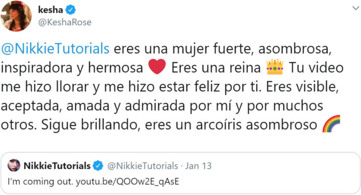 NikkieTutorials sale del clóset como una mujer transgénero