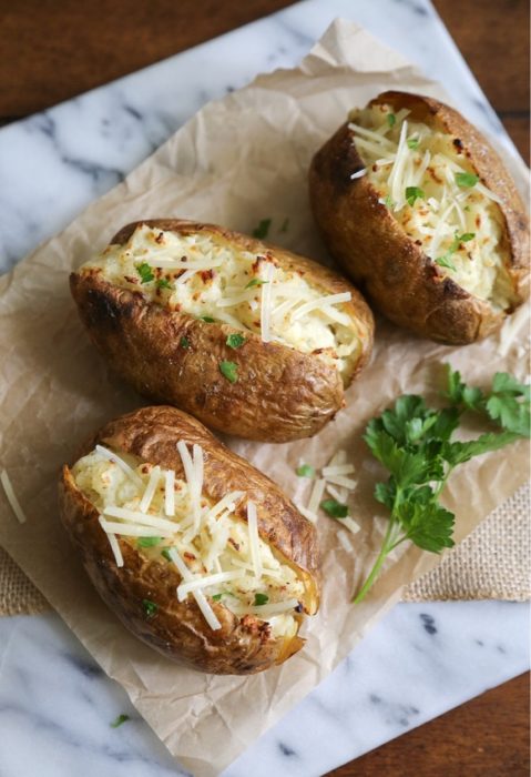 Papas horneadas con queso y especias