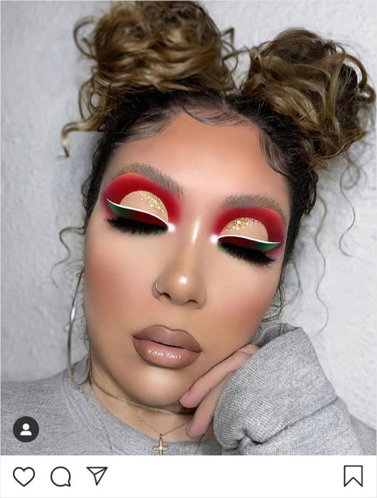 Chica con un maquillaje hecho gracias a un filtro de Instagram