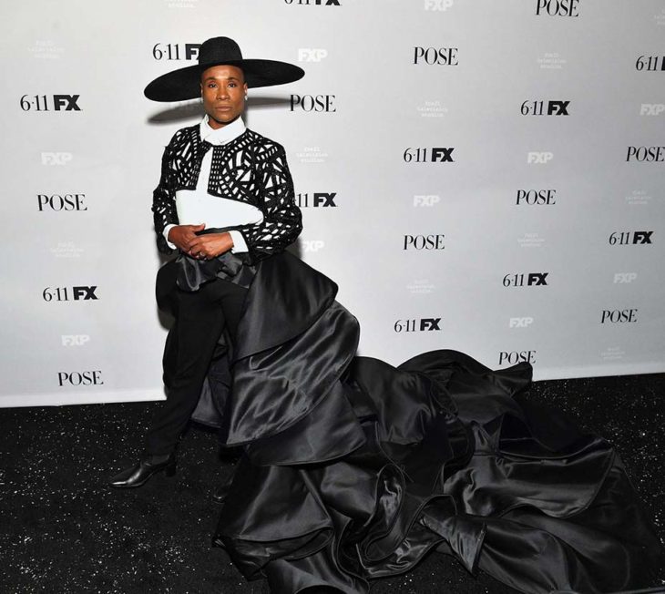 Billy Porter con bolero, sombrero negro y cola Premiere Temporada 2 de Pose