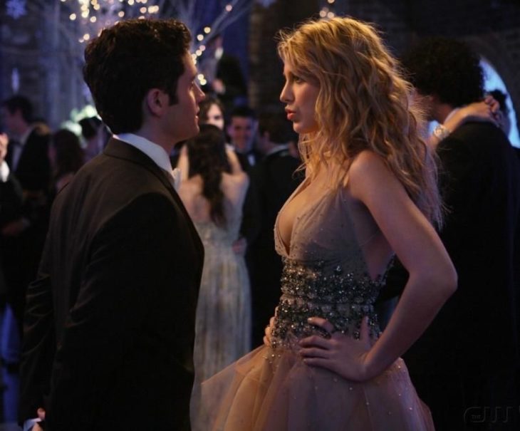 Escena de Gossip Girl en la que Serena discute con Dan en fiesta