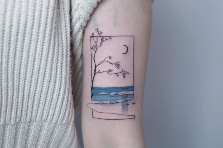 Tatuaje paisaje de ventana en negro y azul