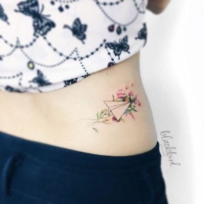 10 Tatuajes para las costillas perfectos para mujeres