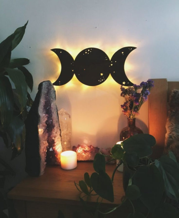 Decoración negra para tu casa; lámpara de luna