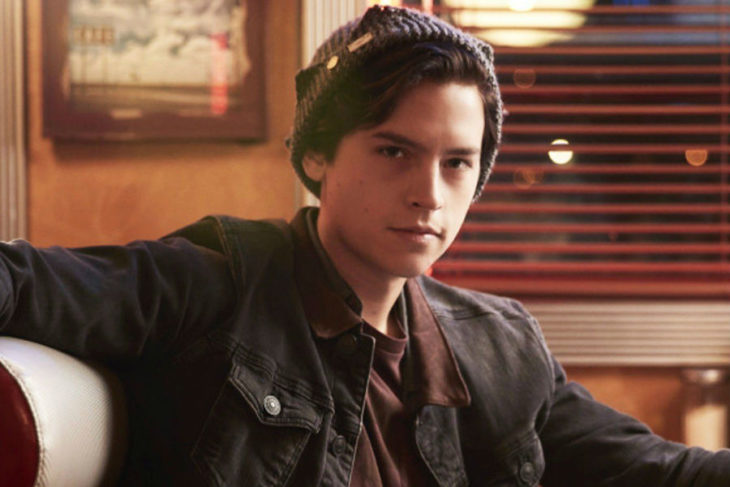 Cole Sprouse como Hudghens en Riverdale 