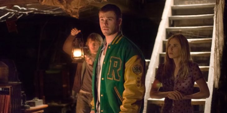 Chris Hemsworth como Curt en la película La cabaña en el bosque