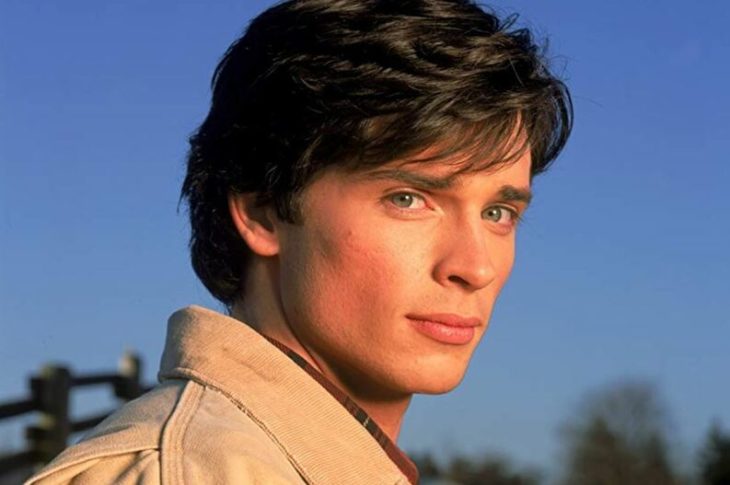 Tom Welling como Clark Kent en Supermaville 