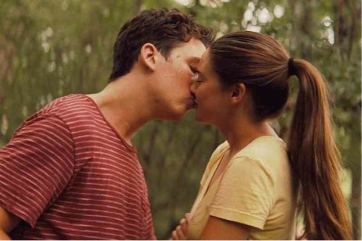 Miles Teller y Shailene Woodley en una escena de beso 