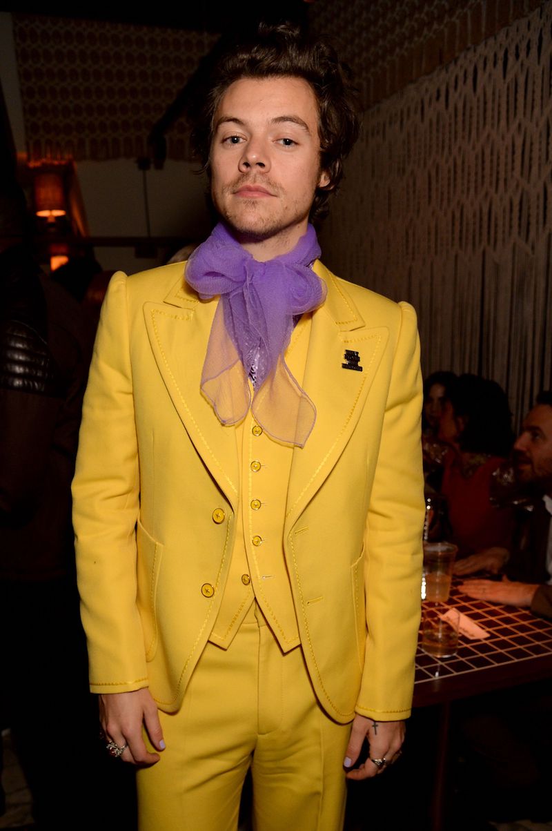 Harry Styles usa el mismo traje amarillo que Lady Gaga