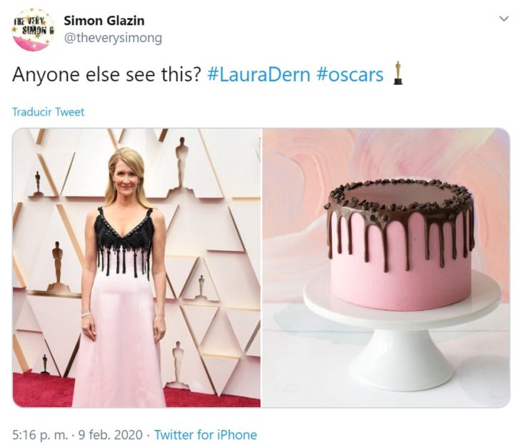 Captura de Twitter de Laura Dern con su vestido de apariencia de pastel de fresa con glaseado de chocolate