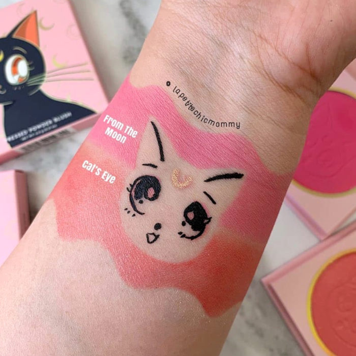 Maquillaje ColourPop de Sailor Moon; swatch de rubor rosa