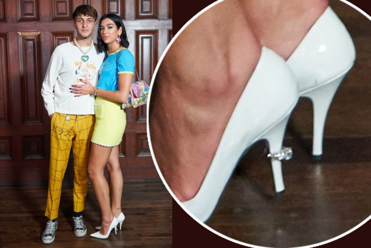 Dua Lipa y Anwar Hadid modelando zapatos de compromiso Marc Jacobs