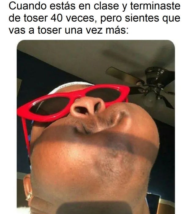 Memes de introvertidos y personas que piensan demasiado las cosas; hombre tratando de no toser