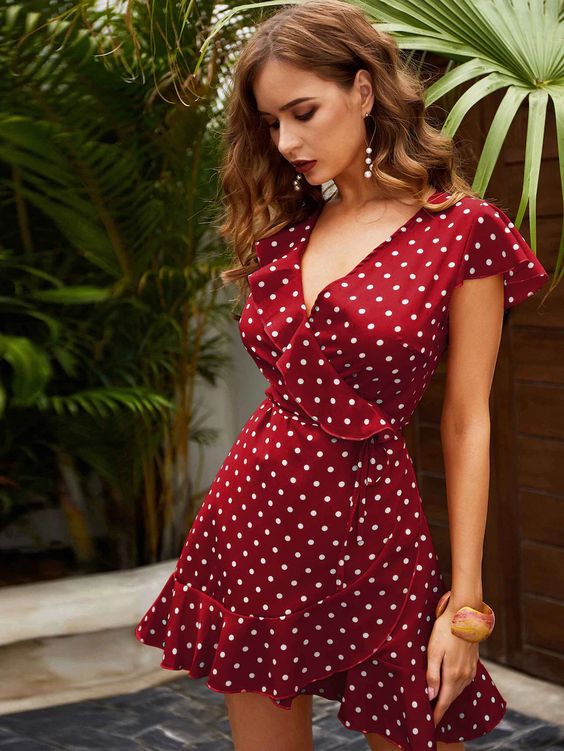 Lindos vestidos wrap para enmarcar tu cintura