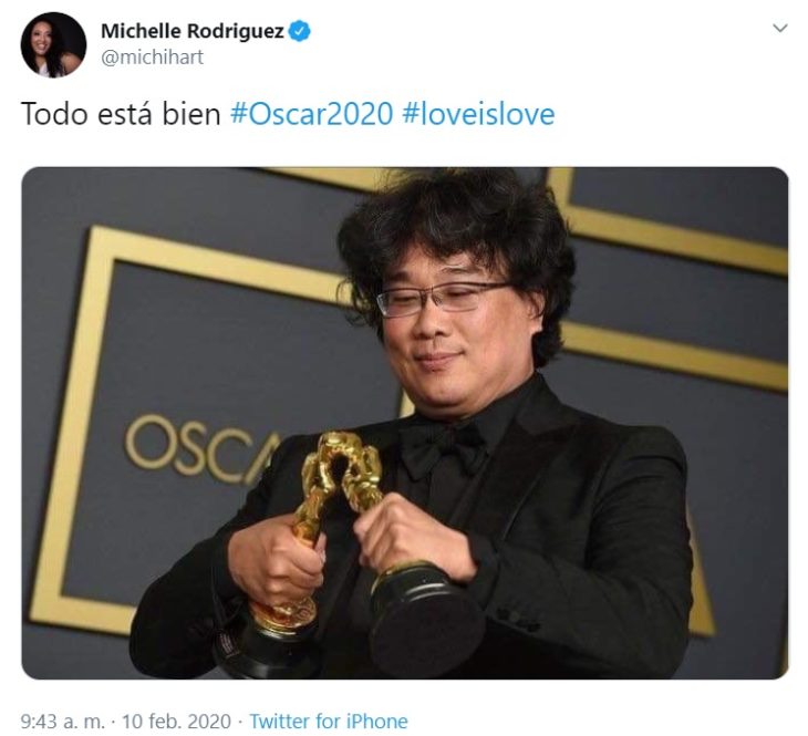 Captura de Twitter de Bong Joon-ho con sus Oscars