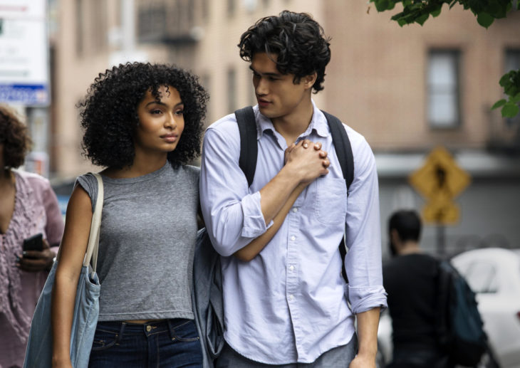 Películas basadas en libros; El sol también es una estrella, Yara Shahidi y Charles Melton