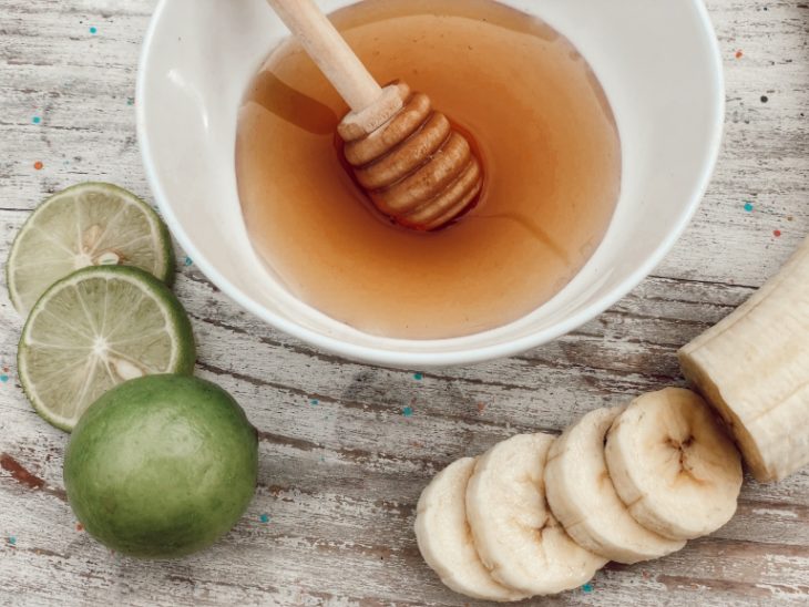 Mascarilla de plátano, miel y jugo de limón