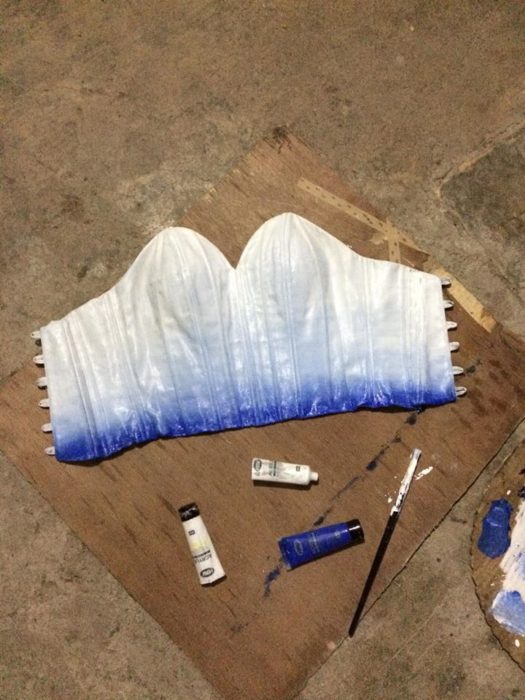 Strapless del vestido que Maverick pintó a mano 