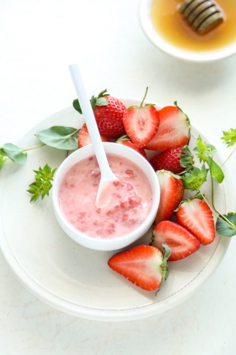 Mascarilla para piel grasa de yogur y fresa