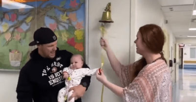 Bebé toca la campana de la vida y nos regresa la fe en la humanidad