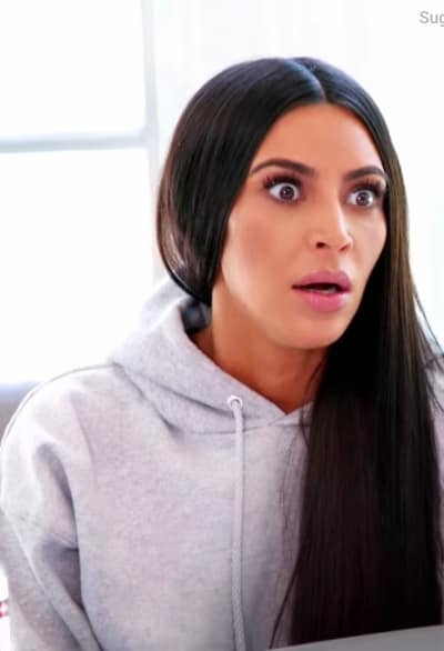 Kim Kardashian con rostro sorprendido 