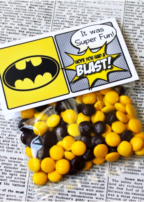 Aguinaldos para fiesta infantil del Día del Niño; dulces de Batman