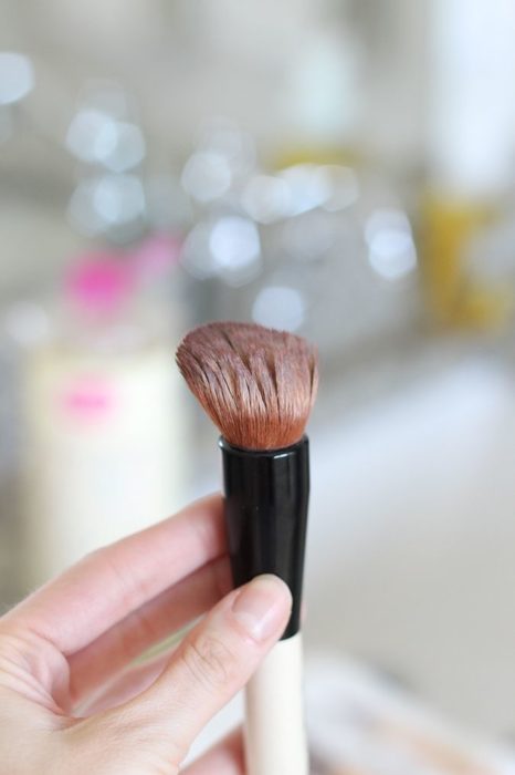 Brocha de maquillaje con acondicionador