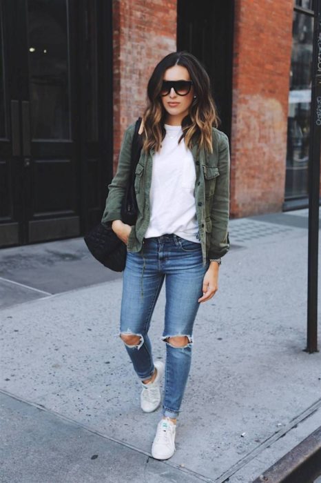 Outfit con camiseta blanca