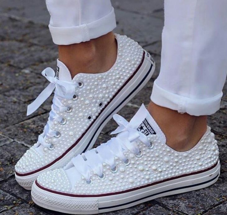 Converse blancos con perlitas