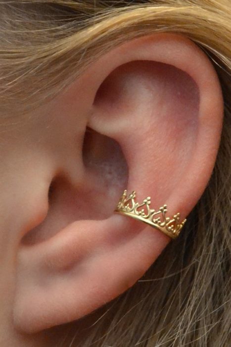 Arete para oreja de corona