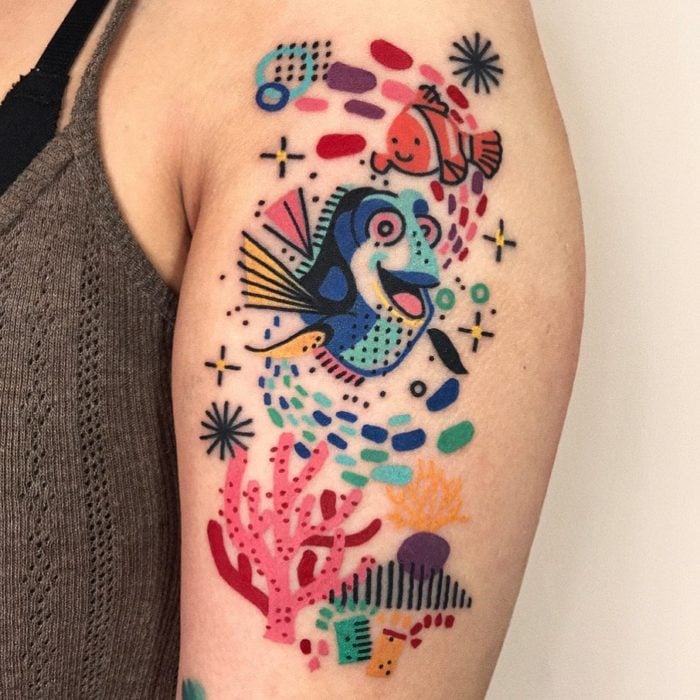 Tatuaje de la artista Moon Blue Ink de Dory y Nemo