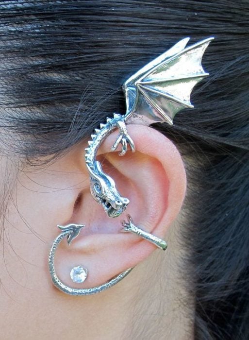 Arete para oreja en forma de dragón