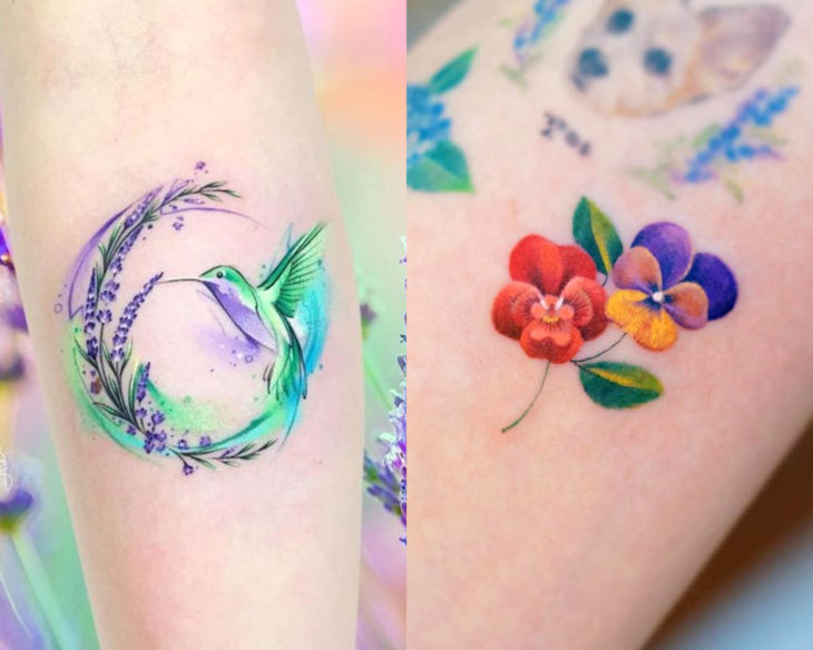 Estilos de tatuajes femeninos; tatuaje acuarela de colibrí y flores pensamientos