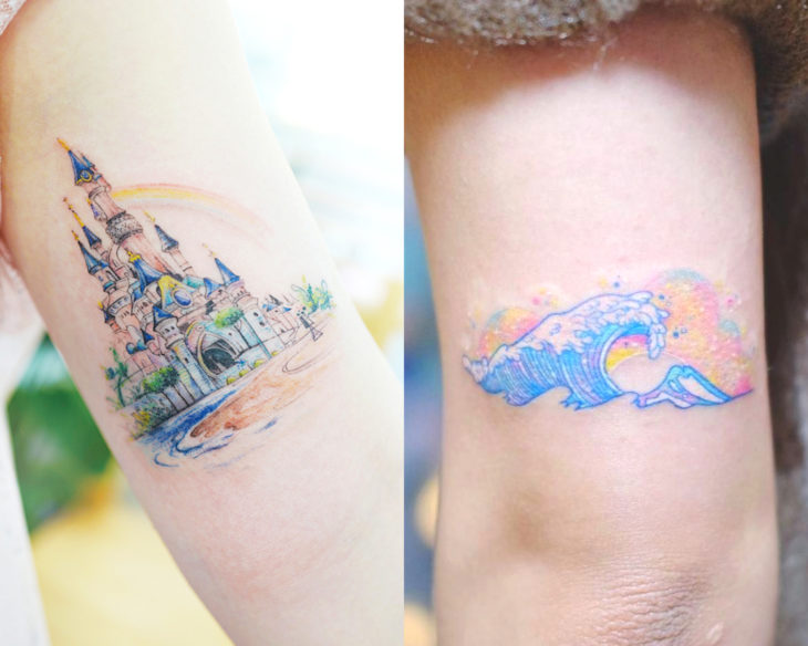 Estilos de tatuajes femeninos; tatuaje colores pastel, castillo Disney y olas de mar