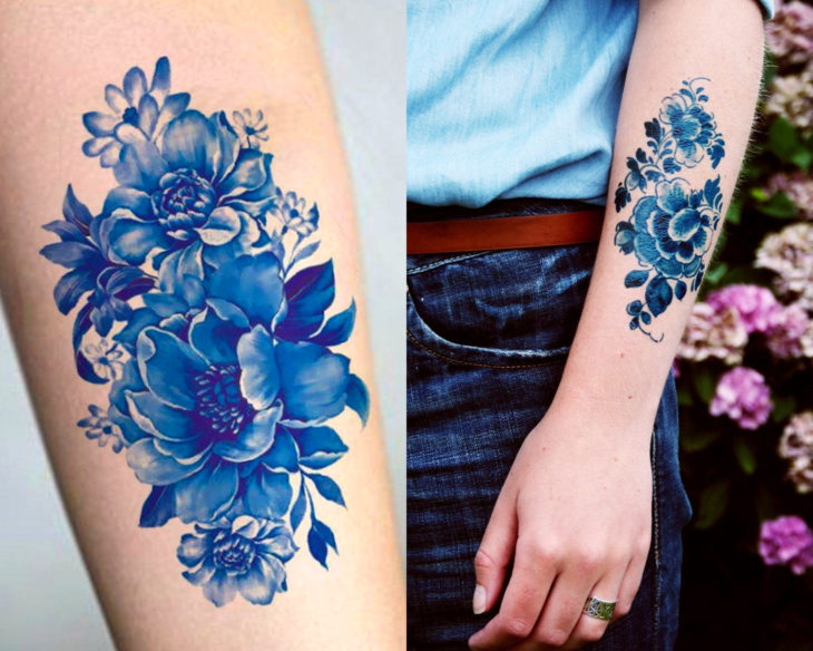 Estilos de tatuajes femeninos; tatuaje de tinta azul de flores en el brazo