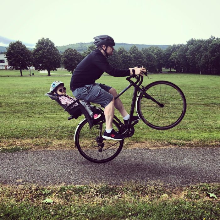 Foto editada de Stephen con Hannah en bicicleta