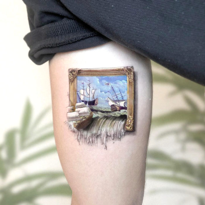 Minitatuajes realistas de Eden Kozokaro; Barco saliéndose de pintura