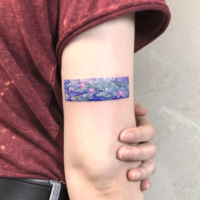 Minitatuajes realistas de Eden Kozokaro; Nenúfares de Claude Monet