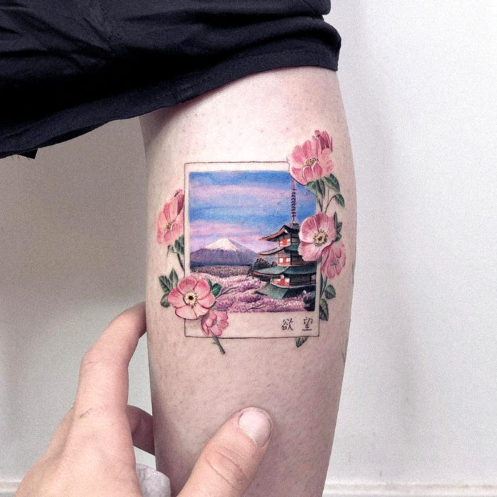 Minitatuajes realistas de Eden Kozokaro; flores de cerezo