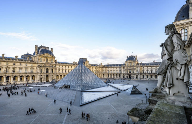 Fachada del museo del louvre