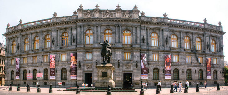 Fachada principal del Museo Nacional de Arte