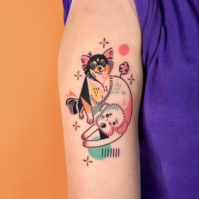 Tatuaje de la artista Moon Blue Ink de dos perritos