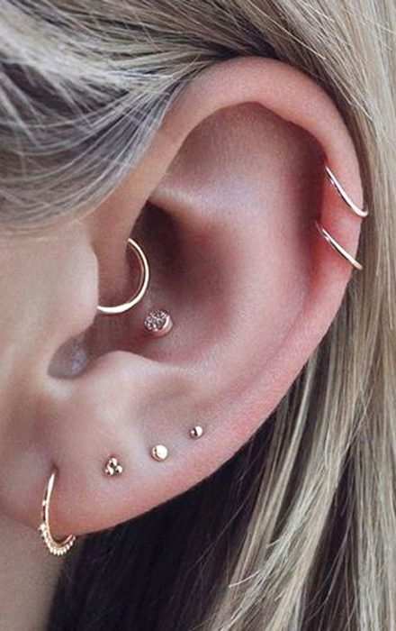 Diferentes tipos de piercings en el oído